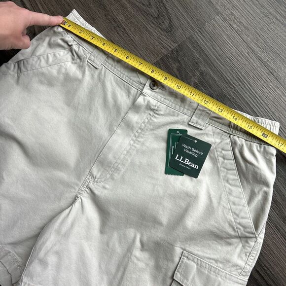 LL Bean Cargo Shorts Men's Size 35 Tropic Weight Comfort Waist Beige NWT - Picture 2 of 6